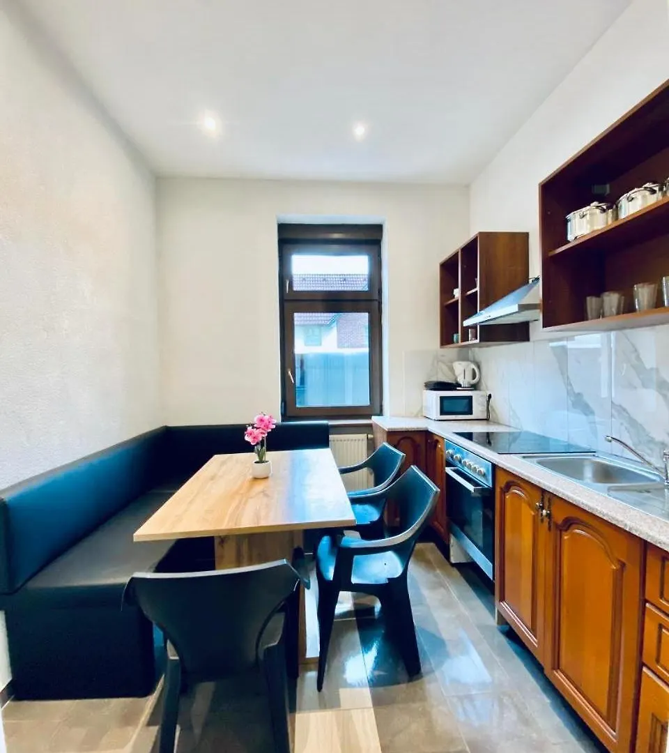 3Br Shared Apt, Ideal Up To 6P, 15-Min To Stammersdorf Apartment Vienna